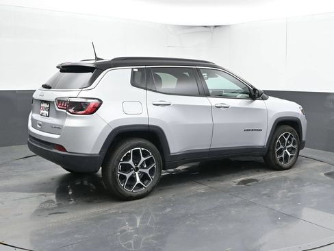 Used 2025 Jeep Compass Limited AWD/4WD image 3
