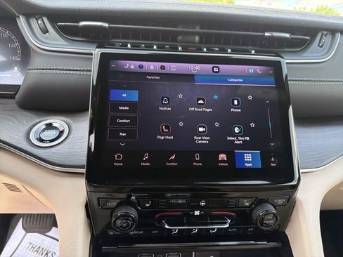 Certified 2025 Jeep Grand Cherokee Limited AWD/4WD image 31