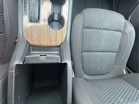 Used 2017 GMC Acadia SLE FWD image 15