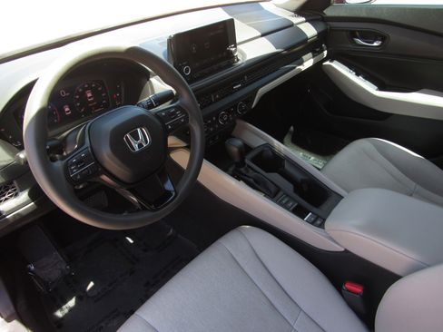 Certified 2023 Honda Accord EX image 15
