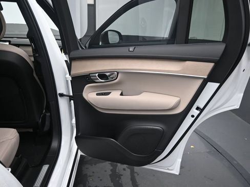 New 2026 Volvo XC90 B6 Ultra w/ Lounge Package image 32