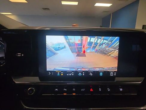 Used 2023 GMC Sierra 1500 SLT w/ SLT Premium Plus Package image 17