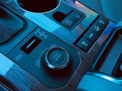 Used 2020 Toyota Highlander Limited image 30