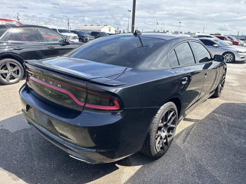 Used 2018 Dodge Charger R/T RWD image 9