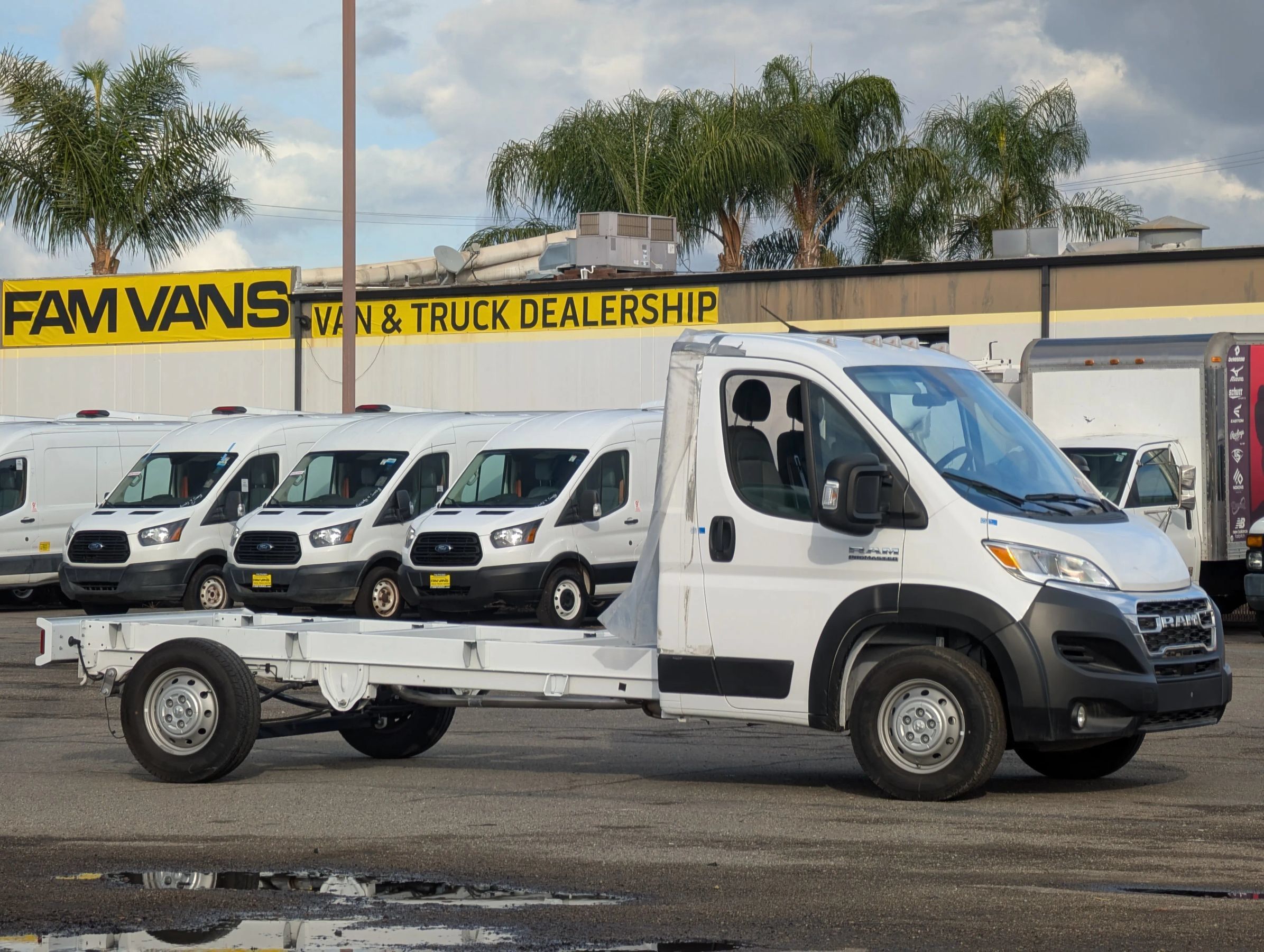 Used 2023 RAM ProMaster 3500 w/ Premium Appearance Group FWD image 1