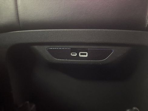 Used 2024 Chrysler Pacifica Touring-L image 28