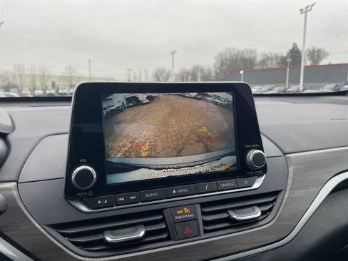 Used 2025 Nissan Altima 2.5 SV image 17