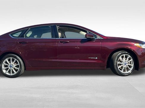 Used 2017 Ford Fusion S image 2