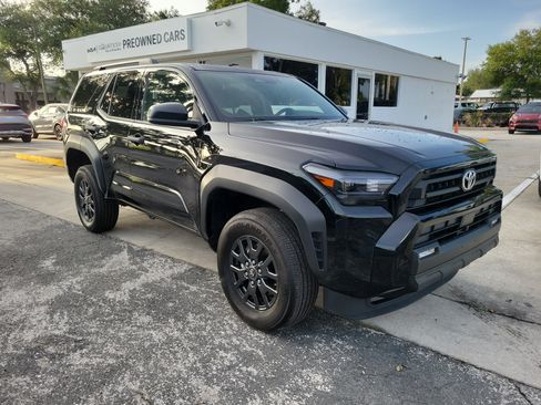 Used 2025 Toyota 4Runner SR5 AWD/4WD image 5