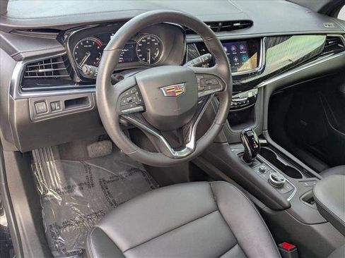 Used 2024 Cadillac XT6 Premium Luxury image 10