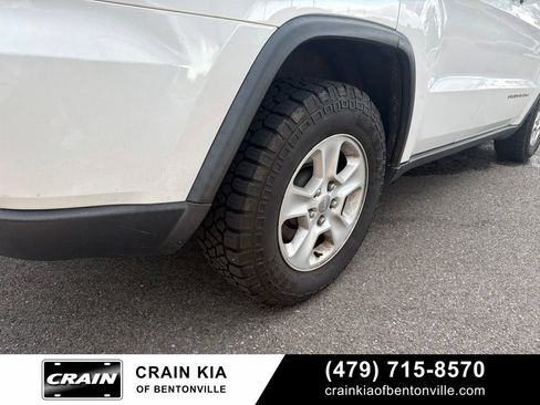 Used 2015 Jeep Grand Cherokee Laredo w/ Quick Order Package 23E RWD image 8