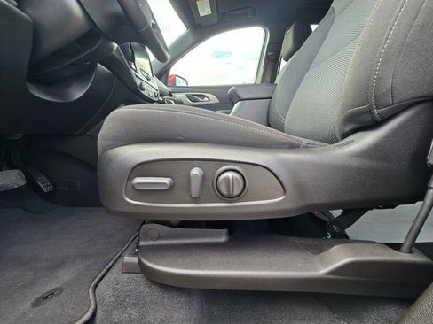 Used 2023 Chevrolet Traverse LT image 25