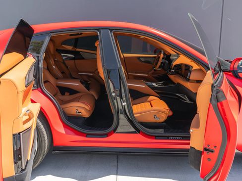 Used 2024 Ferrari Purosangue AWD/4WD image 65