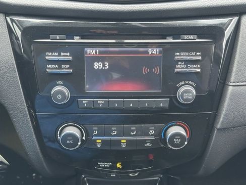 Used 2017 Nissan Rogue S image 31