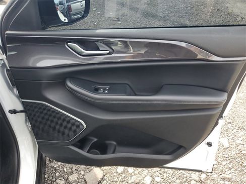 Used 2022 Jeep Grand Cherokee L Laredo image 39