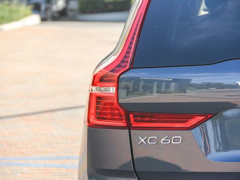 Used 2023 Volvo XC60 B5 Core w/ Climate Package image 10