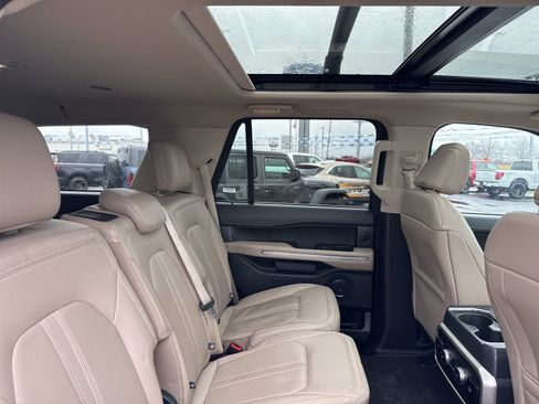 Used 2024 Ford Expedition Limited image 9