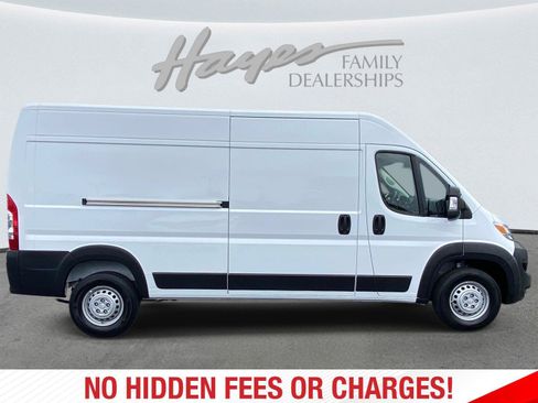 Used 2025 RAM ProMaster 2500 w/ Convenience Group FWD image 2