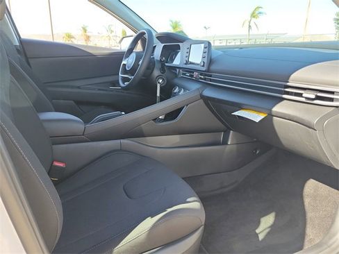 New 2025 Hyundai Elantra SE image 16