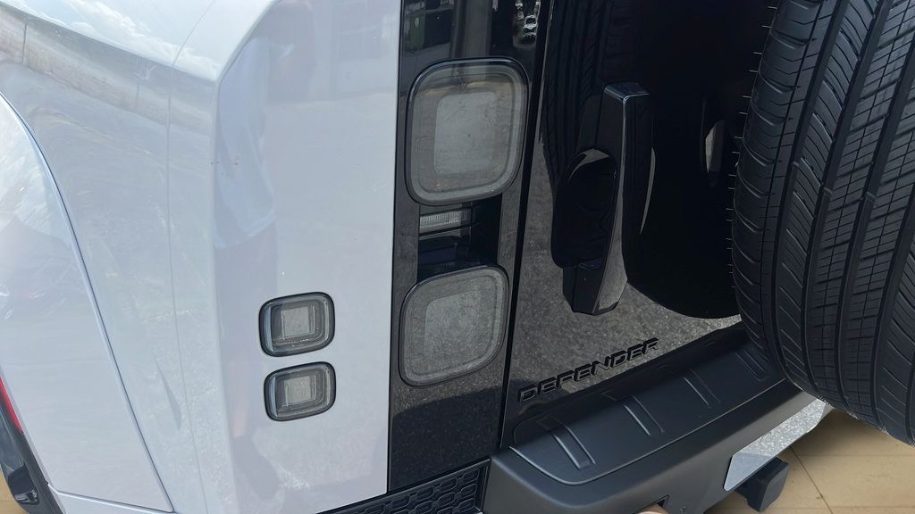 New 2026 Land Rover Defender 110 AWD/4WD image 12