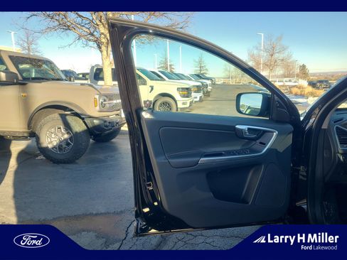 Used 2017 Volvo XC60 T5 Dynamic w/ Preferred Option Package image 13