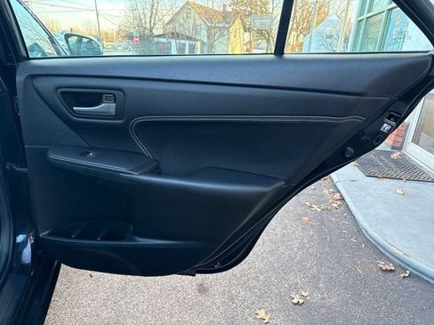 Used 2017 Toyota Camry XLE image 19