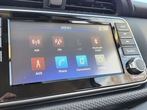 Used 2022 Nissan Kicks S image 4