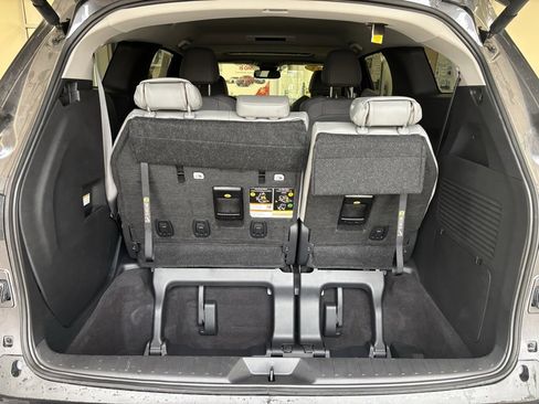 Used 2025 Toyota Sienna XLE image 27