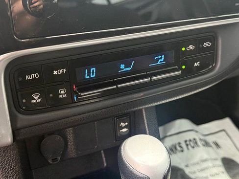 Used 2018 Toyota Corolla LE FWD image 11
