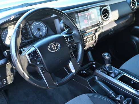 Used 2021 Toyota Tacoma TRD Sport w/ Technology Package image 19