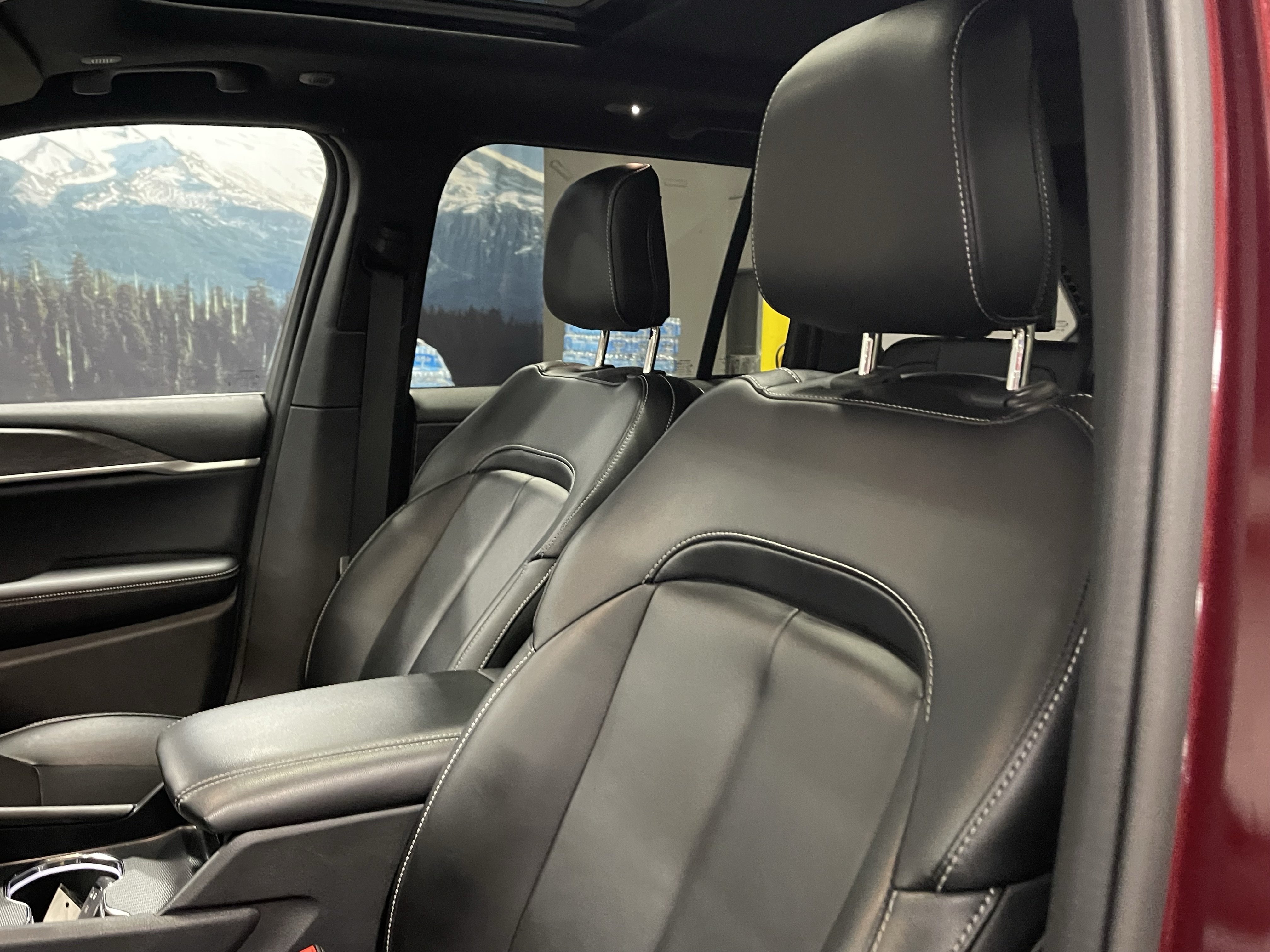Certified 2024 Jeep Grand Cherokee Limited w/ Black Appearance Package AWD/4WD image 21