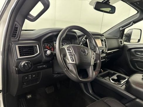 Used 2018 Nissan Titan XD image 13