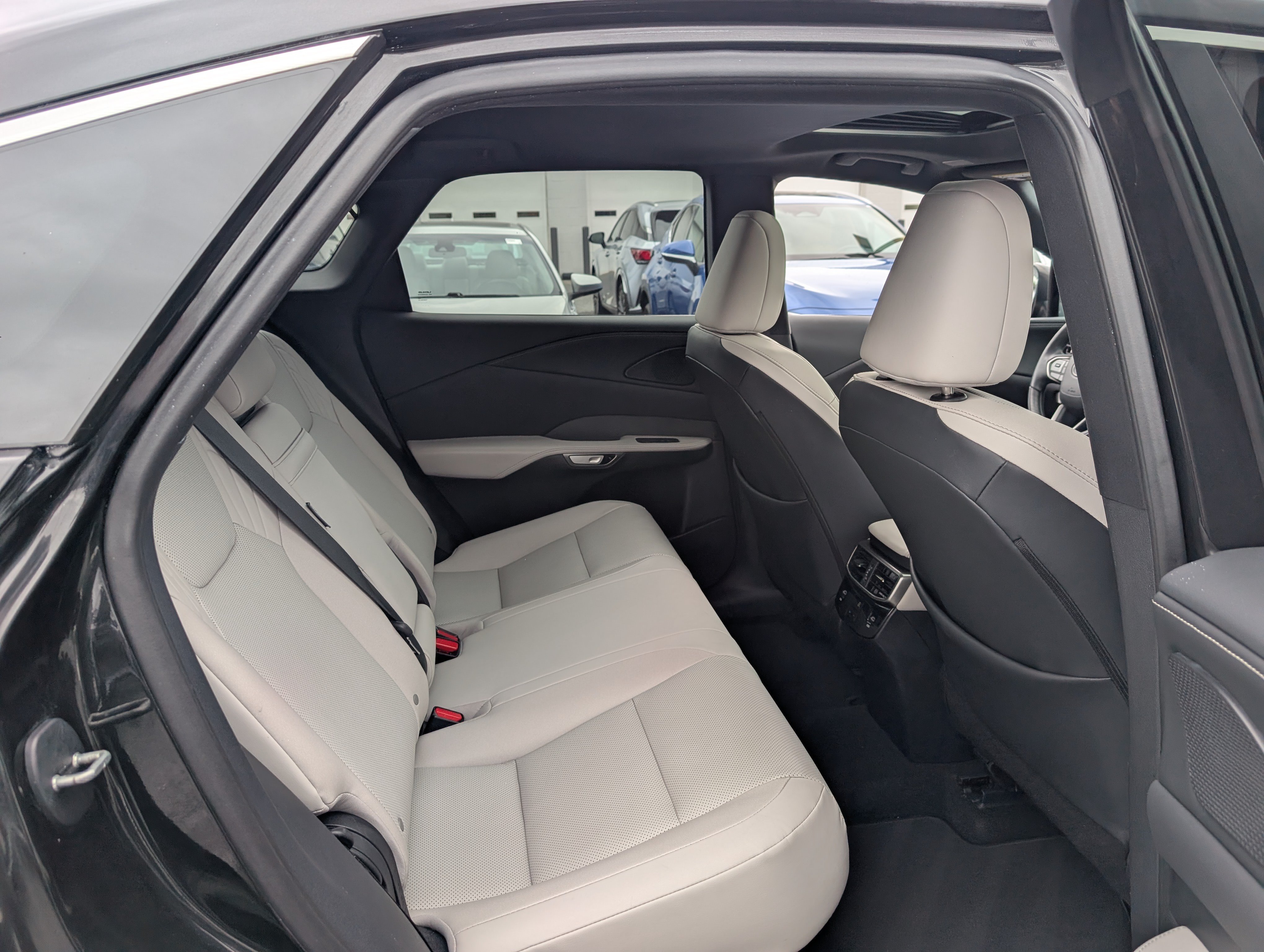 Used 2023 Lexus RX 350 Premium w/ Accessory Package AWD/4WD image 12