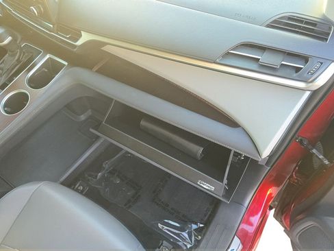 Used 2022 Toyota Sienna XLE image 17