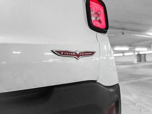 Used 2022 Jeep Renegade Trailhawk w/ Trailer Tow Group AWD/4WD image 11