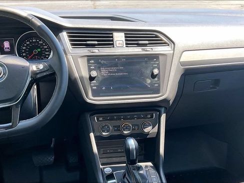 Used 2021 Volkswagen Tiguan SE FWD image 6