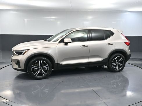 Used 2023 Volvo XC40 B5 Core AWD/4WD image 11