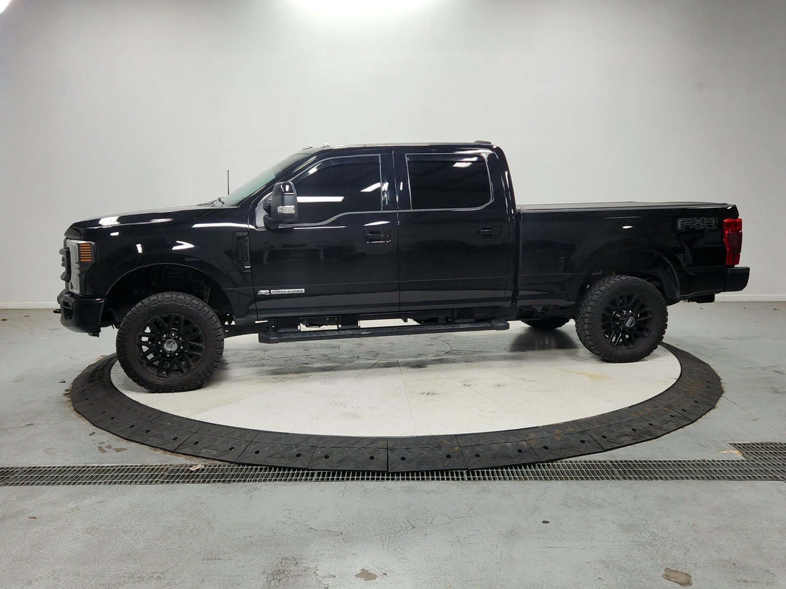 Used 2022 Ford F250 Lariat w/ Black Appearance Package AWD/4WD image 5
