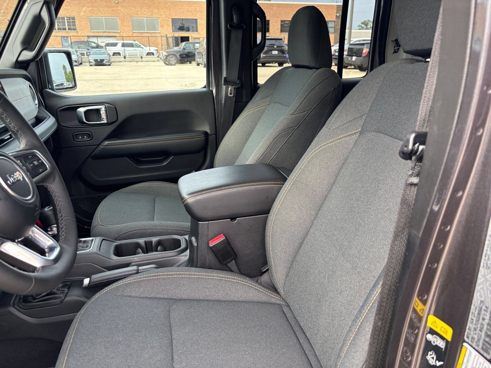 Used 2025 Jeep Wrangler Unlimited Sahara AWD/4WD image 24