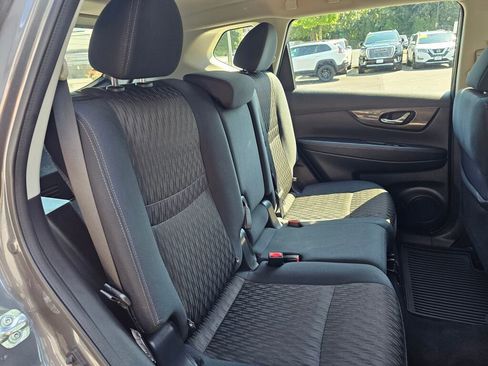 Used 2018 Nissan Rogue S image 11