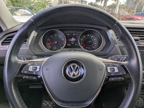Used 2019 Volkswagen Tiguan SE image 25