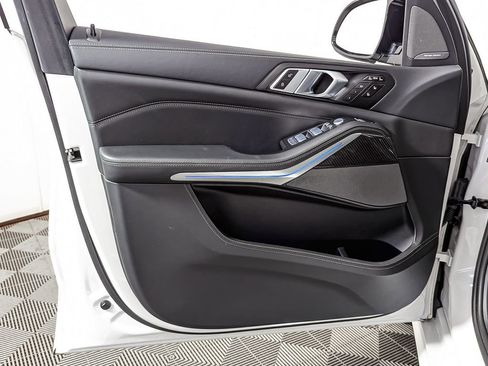 Certified 2025 BMW X7 M60i image 16