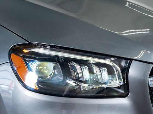Used 2022 Mercedes-Benz GLS 450 4MATIC image 9