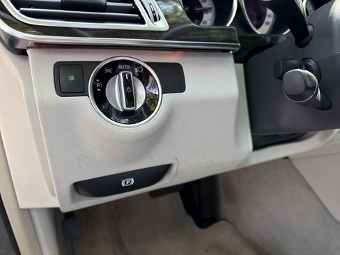Used 2014 Mercedes-Benz E 350 Sedan image 37