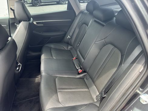Used 2023 Hyundai Sonata Limited w/ Preferred Accessory Package FWD image 17