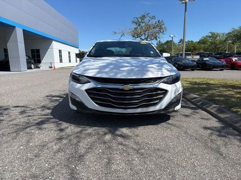 Used 2025 Chevrolet Malibu LT image 2