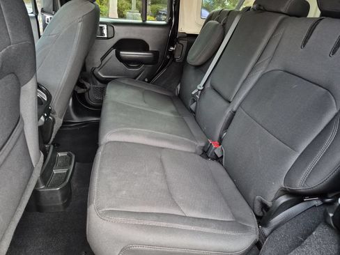 Used 2023 Jeep Wrangler Unlimited AWD/4WD image 28
