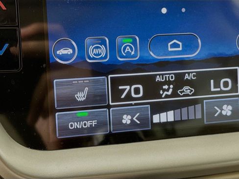 Used 2025 Subaru Outback Limited AWD/4WD image 16