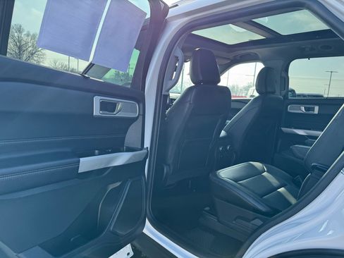 Certified 2022 Ford Explorer Limited w/ Equipment Group 301A image 23