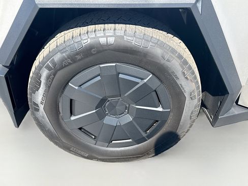 Used 2024 Tesla Cybertruck AWD Crew Cab image 35